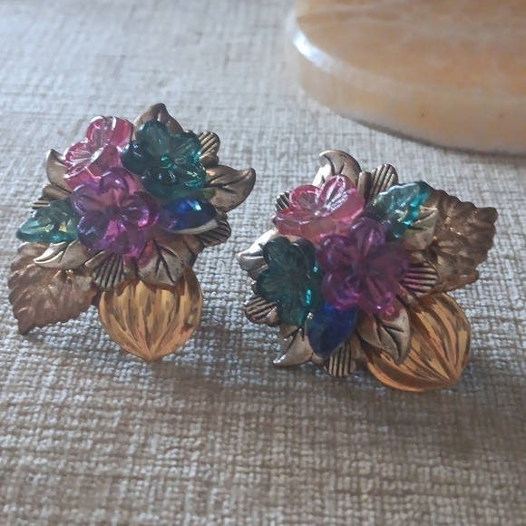 Vintage Gold Toned Leaves Flower Post Earrings - Picture 1 of 8